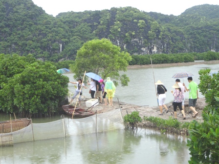 Tour the Park link to Community Based Ecotourism Phu Long 